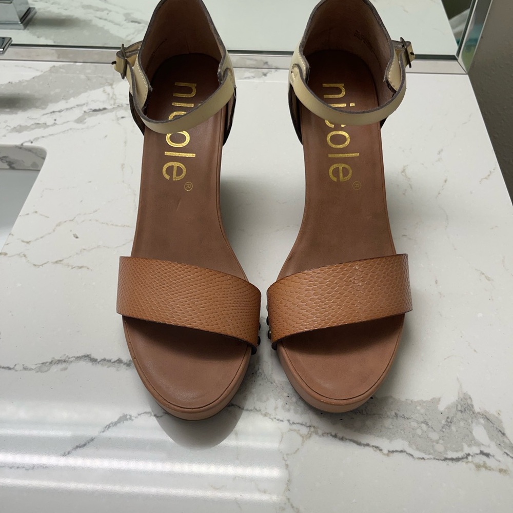 Nicole Women's Tan & Cream Sandals sz9
